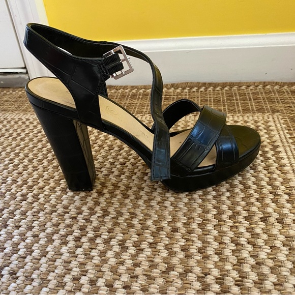 Shoes - Picture 5 of 5